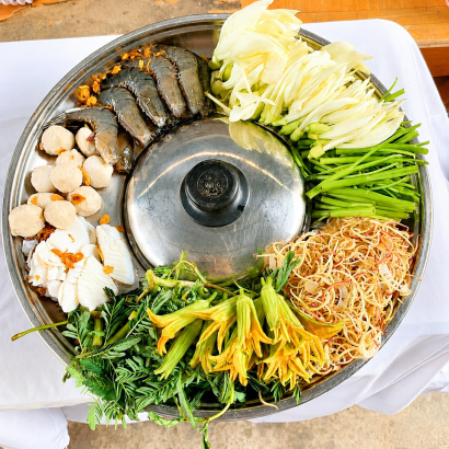 Lẩu Hải Sản | Tôm Mực Cá Viên